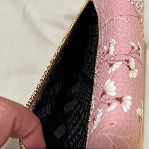 STEVE MADDEN BLUSH WILD FLOWERS DESIGN WALLET - Picture 15 of 15